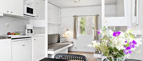 Mobile Home, 1 Bedroom (Excluding Towels, Sheets, Cleaning) | Cribs/infant beds