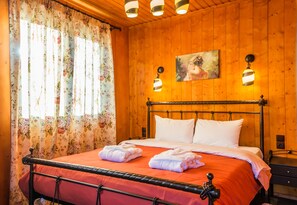 Minibar, free WiFi, bed sheets