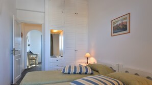 Interior detail - Kalypso Studios & Apartments (Paros)