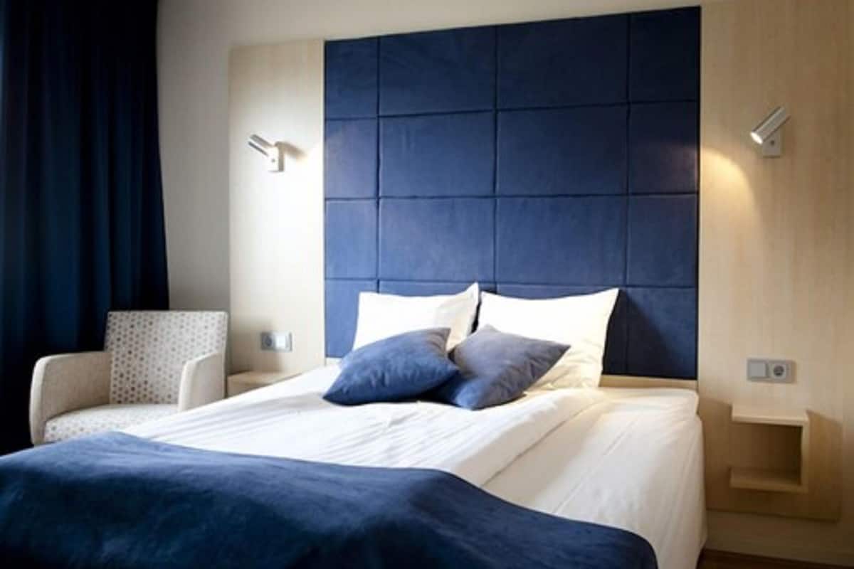 superior single room  | desk, blackout curtains, soundproofing, iron/ironing board