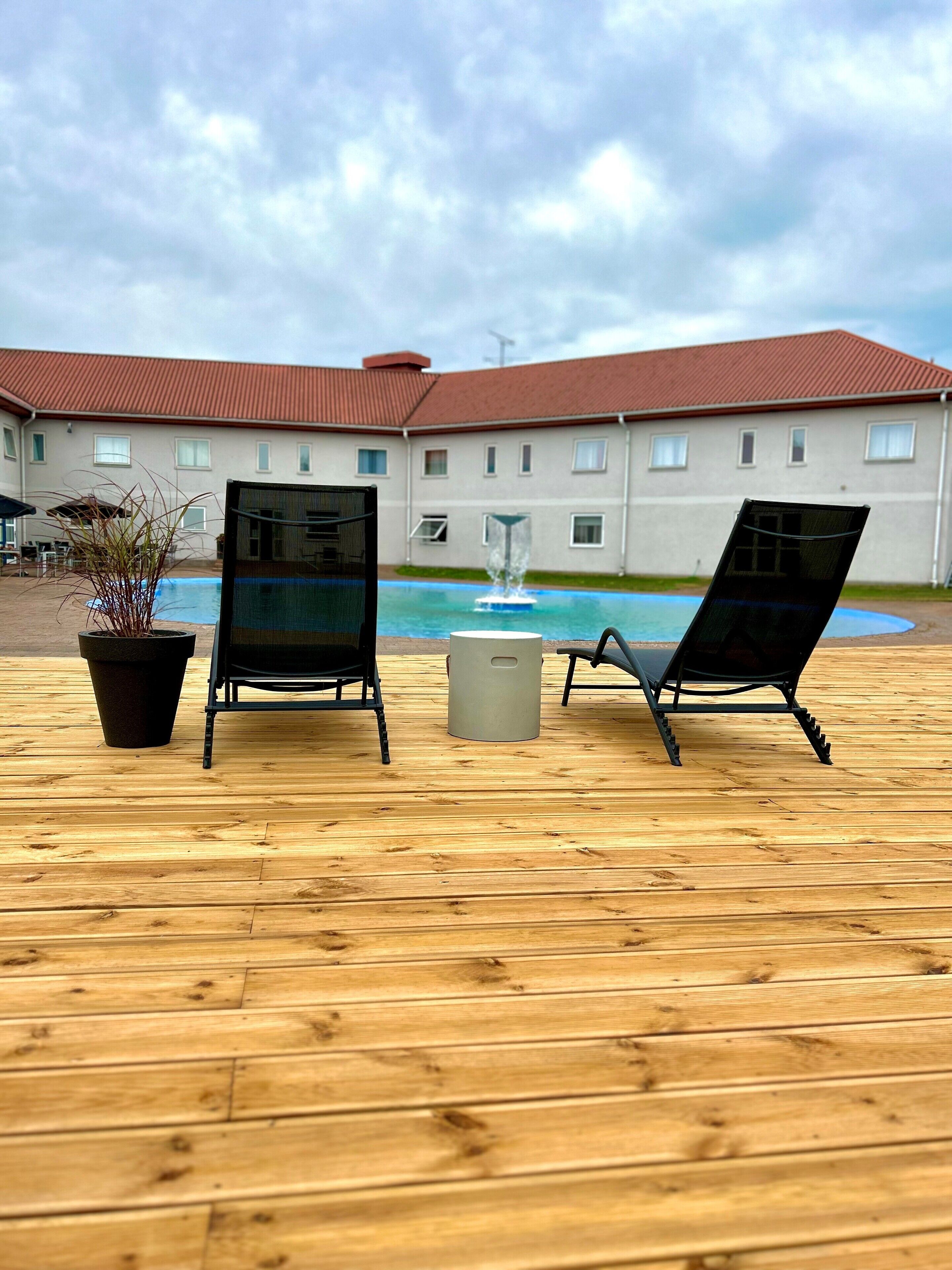outdoor pool, pool loungers