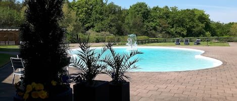 Outdoor pool, sun loungers