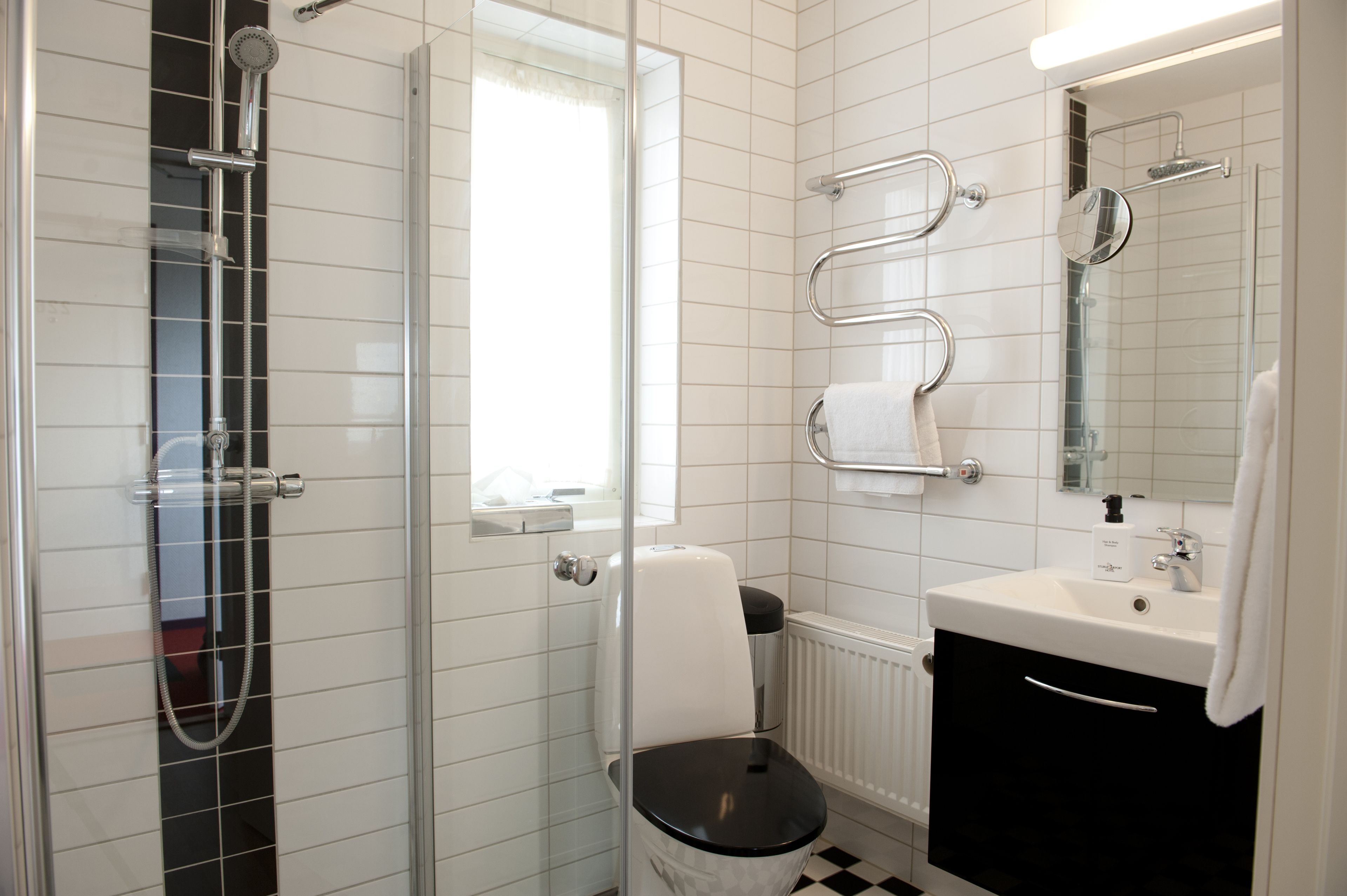 superior single room  | bathroom shower