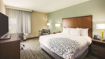 Ropa de cama de alta calidad, colchones con pillow-top y escritorio