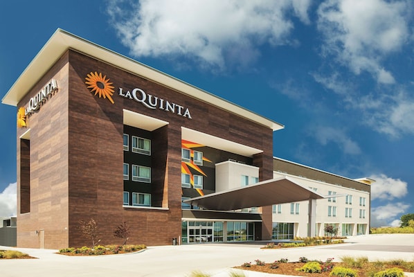 Exterior - La Quinta Inn & Suites by Wyndham Wichita Northeast (Wichita)