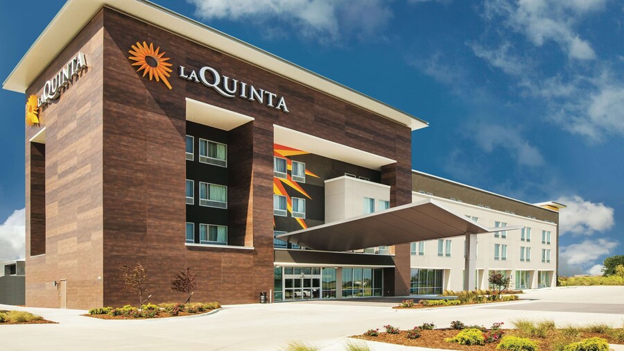 La Quinta Inn & Suites by Wyndham Wichita Northeast