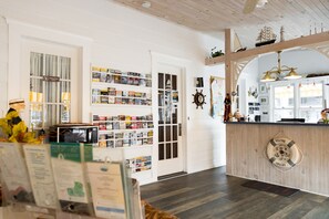 Reception - Admiral Motel (Lake George)