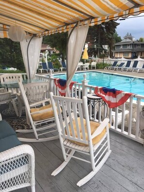 Terrace/patio - Admiral Motel (Lake George)
