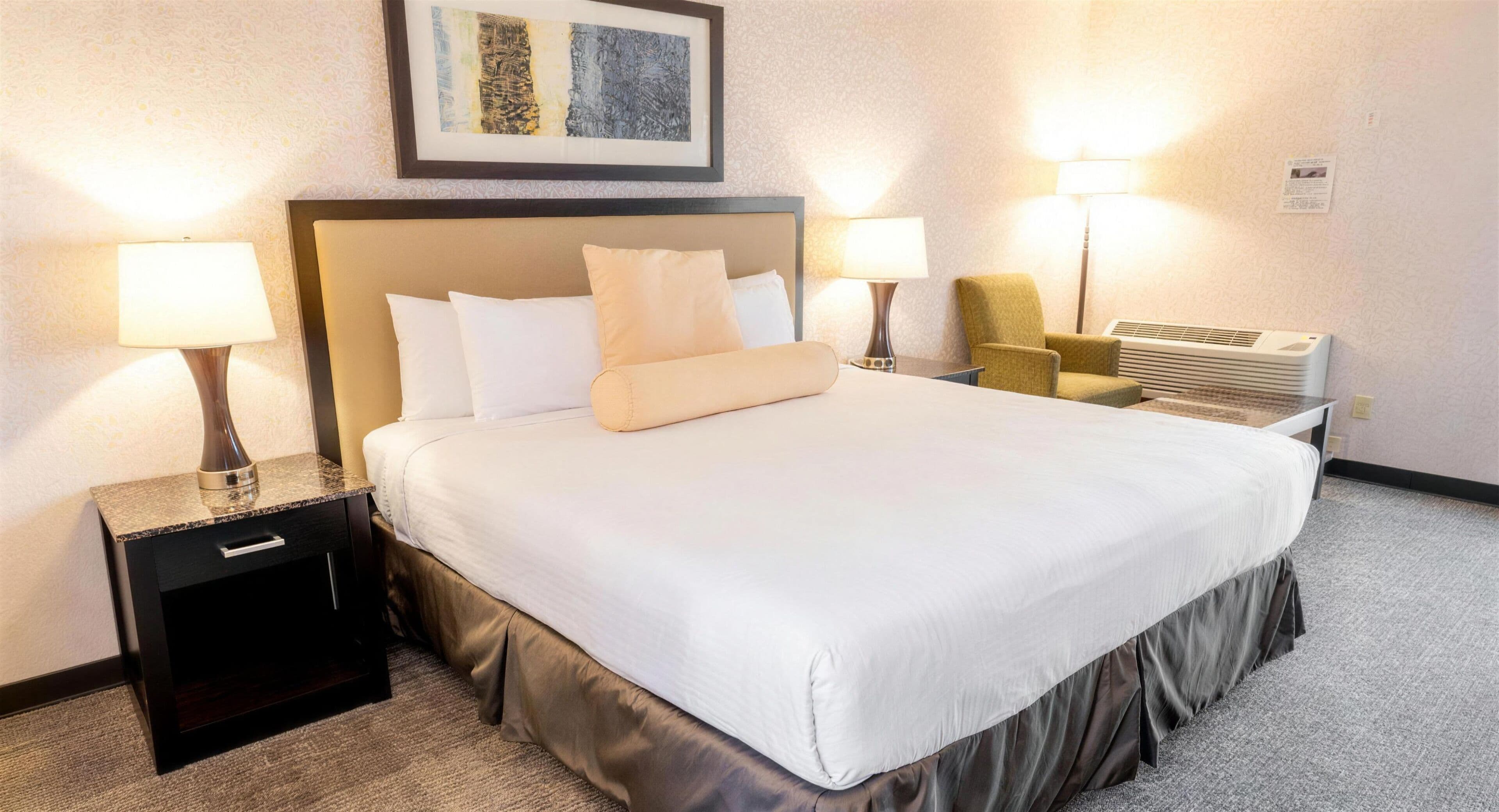 Quarto elite, 1 cama King, vista para o rio, ao lado da montanha | Escrivaninha, Wi-Fi de cortesia, roupa de cama