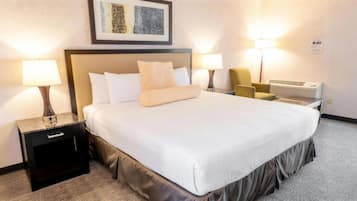 Quarto elite, 1 cama King, vista para o rio, ao lado da montanha | Escrivaninha, Wi-Fi de cortesia, roupa de cama