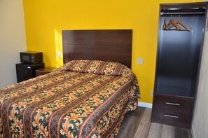 Room, 1 Queen Bed, Private Bathroom | Iron/ironing board, free WiFi, bed sheets
