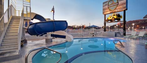 Utendørsbasseng og bassengparasoller