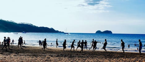 Una spiaggia nelle vicinanze