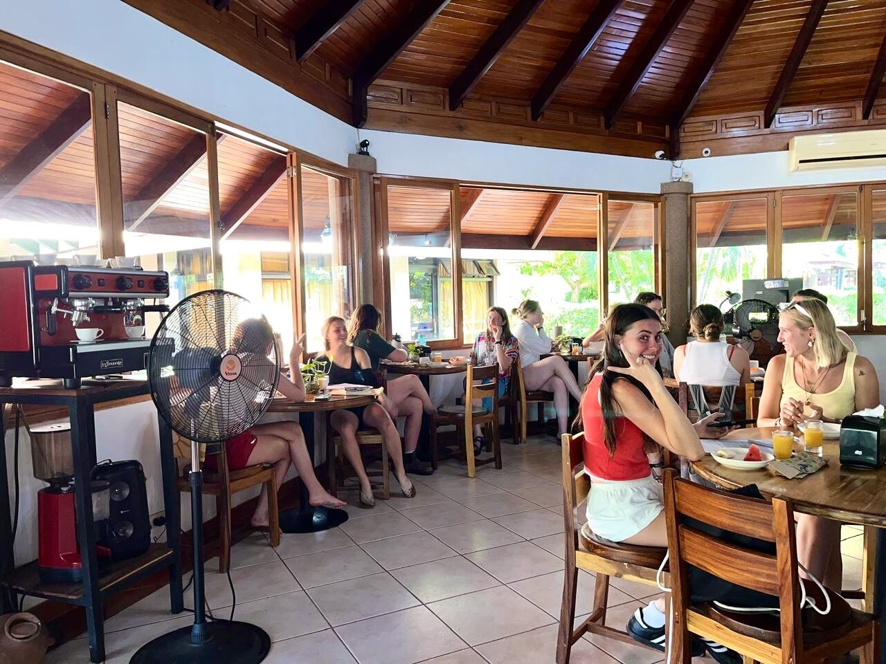 lunch and dinner served, international cuisine