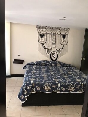 Deluxe Room, 1 King Bed | Free WiFi - Hotel June (Puebla)