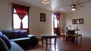 Ảnh chưa phân loại, 2 trong số 18 ảnh, nút