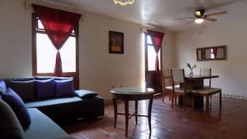 32-inch flat-screen TV with digital channels, TV