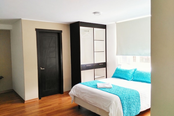 Quarto triplo conforto | Frigobar, cofres nos quartos, escrivaninha