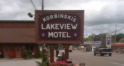 Korbinskis Lakeview Motel