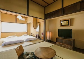 Private Vacation Home | 2 bedrooms, iron/ironing board, free WiFi, bed sheets - Kyoto Knot Vacation House (Kyoto)
