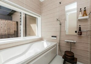 Private Vacation Home | Bathroom