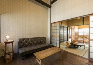 Private Vacation Home | 2 bedrooms, iron/ironing board, free WiFi, bed sheets - Kyoto Knot Vacation House (Kyoto)