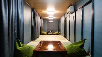 Family Room, Shared Bathroom | In-room safe, bed sheets