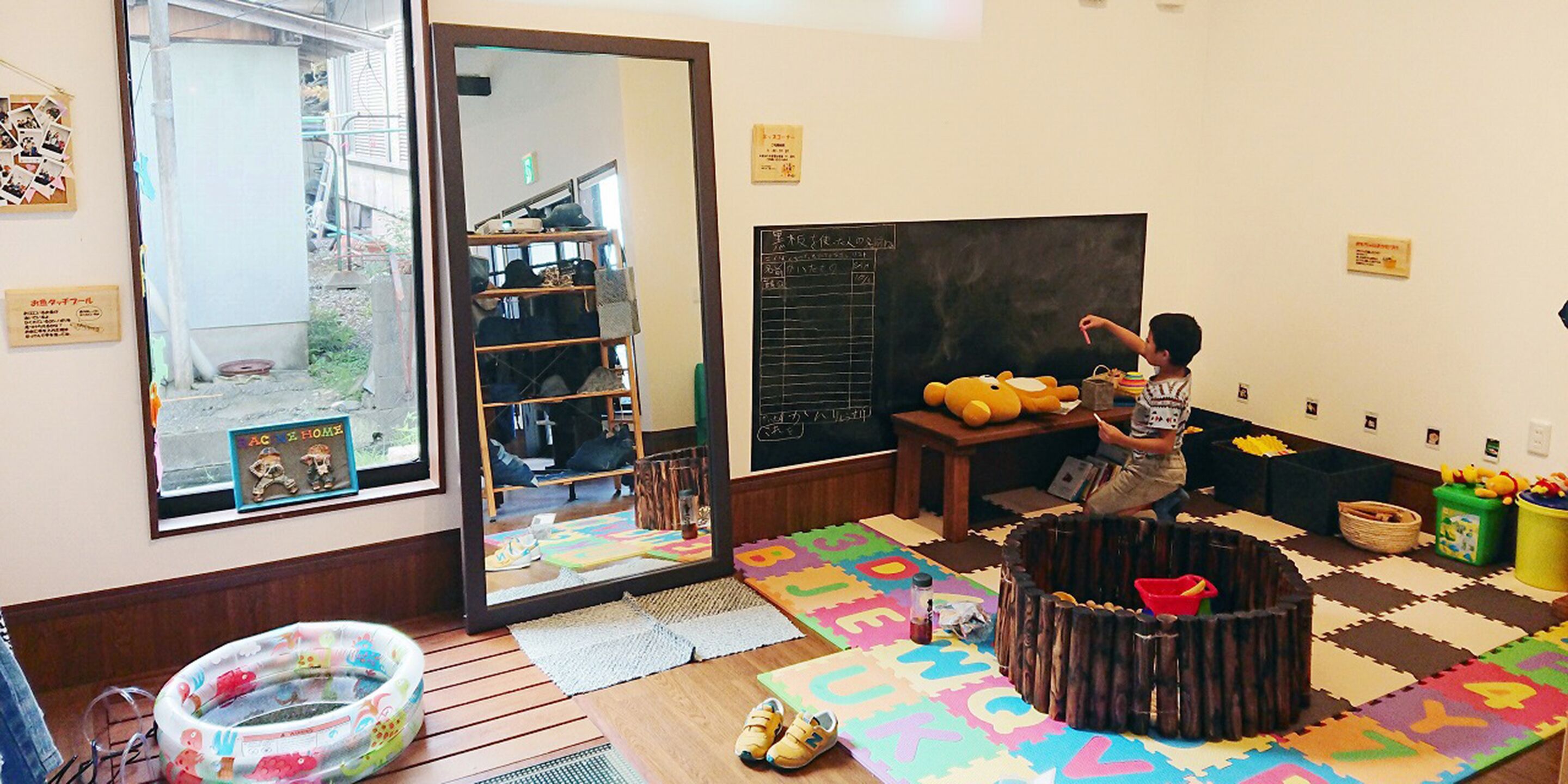 子供用の遊び場 - 屋内