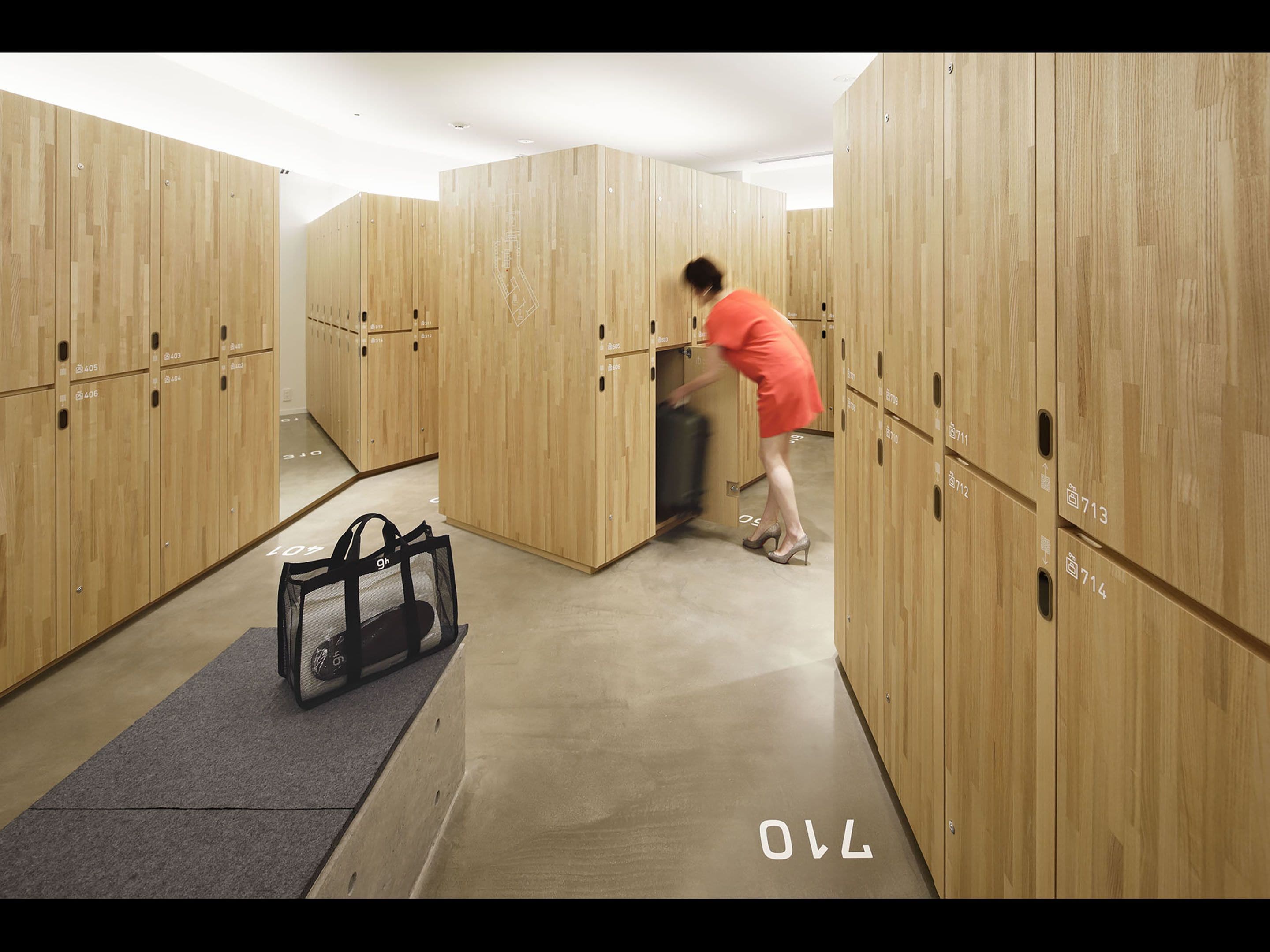 Foto - 9h nine hours woman Kanda