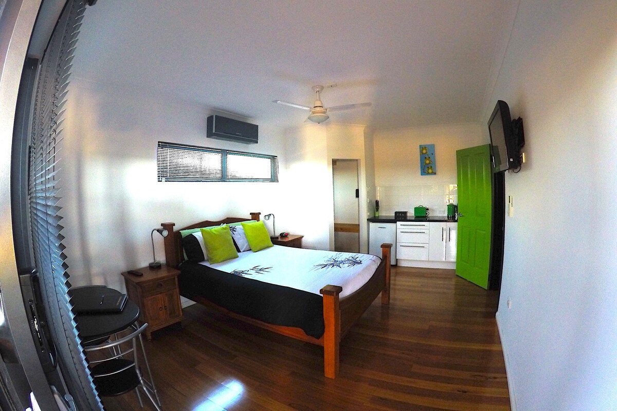 Green Room, Double Room, Ground Floor | Premium bedding, in-room safe, desk, soundproofing