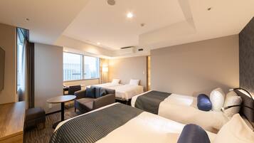 Premium bedding, desk, blackout drapes, free WiFi