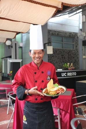 Breakfast, lunch and dinner served - University Club Hotel UGM (Yogyakarta)