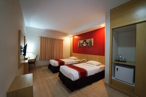 Superior Twin Room | Desk, WiFi (free), bed sheets - University Club Hotel UGM (Yogyakarta)