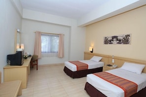 Standard Room, 2 Twin Beds | Desk, free WiFi, bed sheets - University Club Hotel UGM (Yogyakarta)