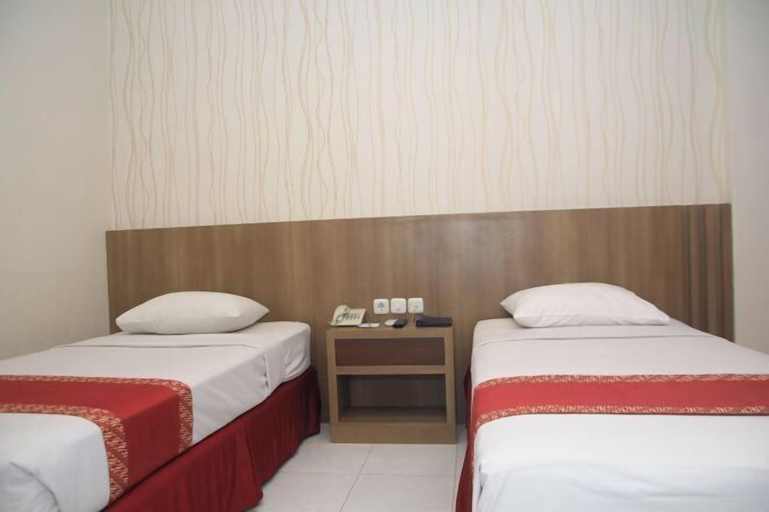 Desk, free WiFi, bed sheets