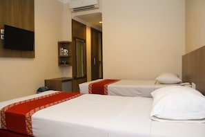 Superior Twin Room | Desk, WiFi (free), bed sheets - University Club Hotel UGM (Yogyakarta)