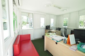 Lobby sitting area - Baan Suan Resort Juree Punsuk (Suphan Buri)