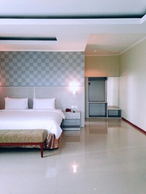 In-room safe, desk, soundproofing, iron/ironing board