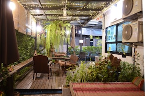 Terrace/patio - Early Bird Hostel Ayutthaya (Ayutthaya)
