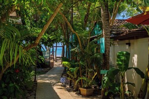 Exterior detail - The Coast Beachfront Hotel (Tamarindo)