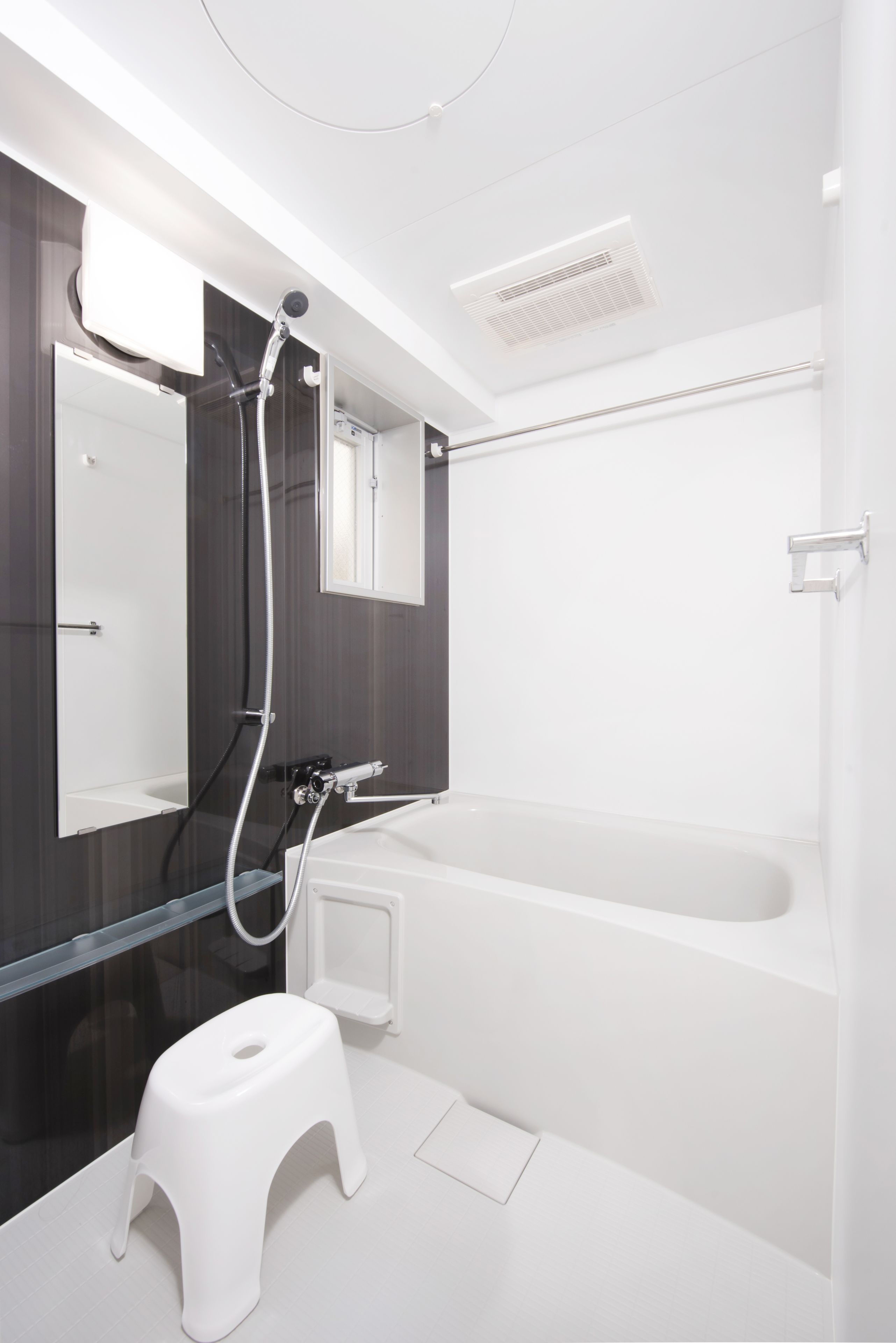 Bathtub dan shower terpisah dan pengering rambut