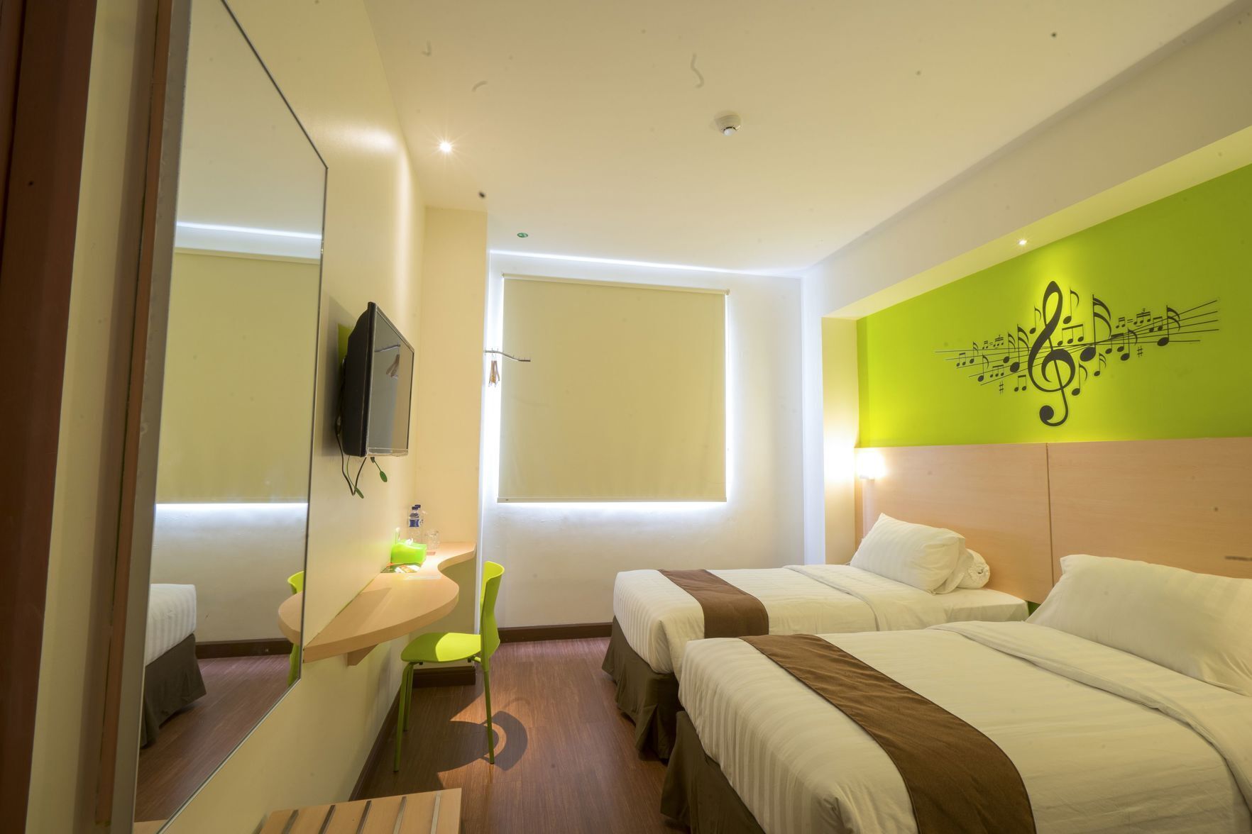Premium bedding, pillowtop beds, in-room safe, desk