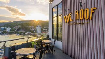 Breakfast, lunch, dinner served; local and international cuisine