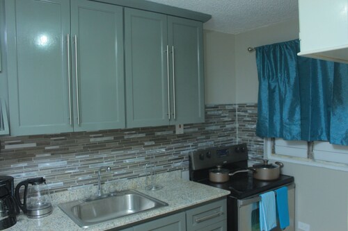 Kingston Guest Apt at Oakland