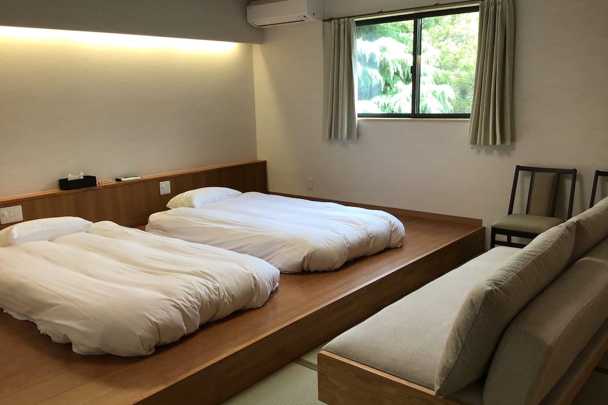 Basic Room, Non Smoking | 1 bedroom, in-room safe, free WiFi