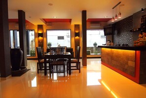 Lobby - Puri Chorus Hotel (Yogyakarta)