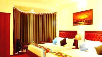 Grand Bungalow, 4 Bedrooms (16 People) | 4 bedrooms, premium bedding, memory foam beds, desk
