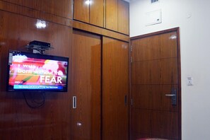 Premium bedding, minibar, desk, soundproofing