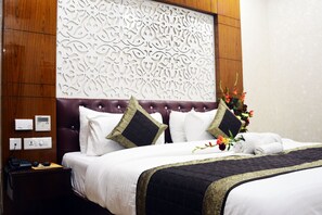 Suite Bisnis, 1 Tempat Tidur King, akses difabel, menara | Pemandangan dari kamar