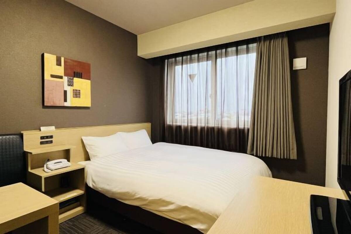 1 bedroom, desk, free WiFi, bed sheets